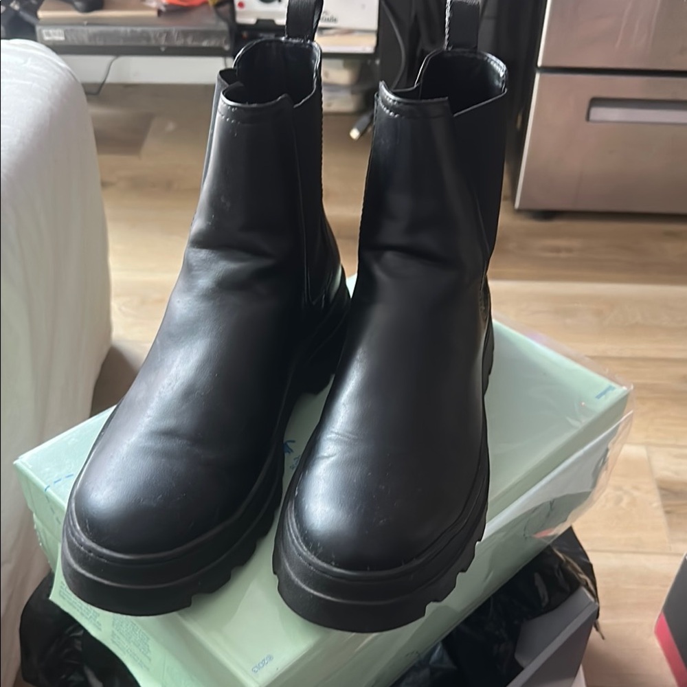Zara Black Chelsea Boots with Chunky Sole